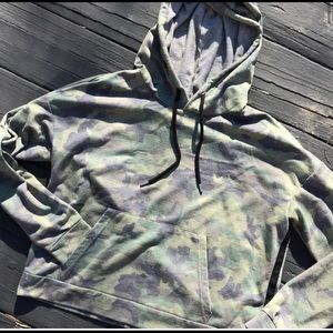 Camo cropped hoodie